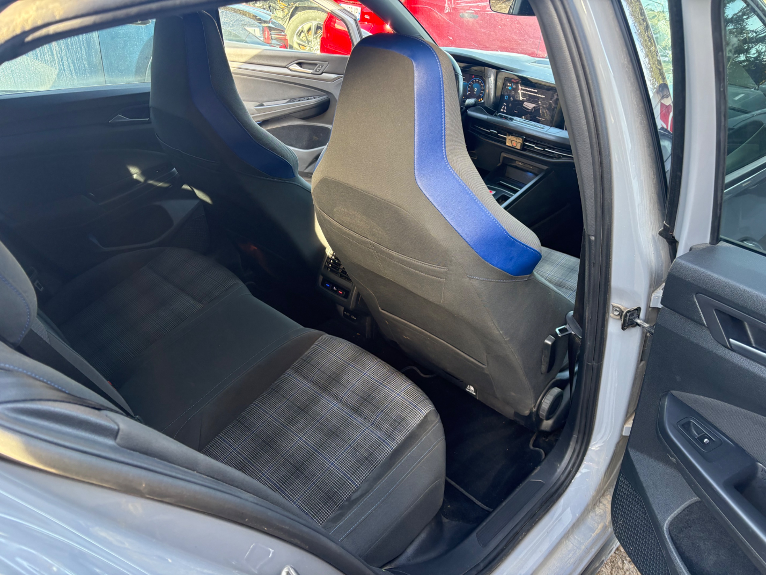 Volkswagen Golf — Photo 13