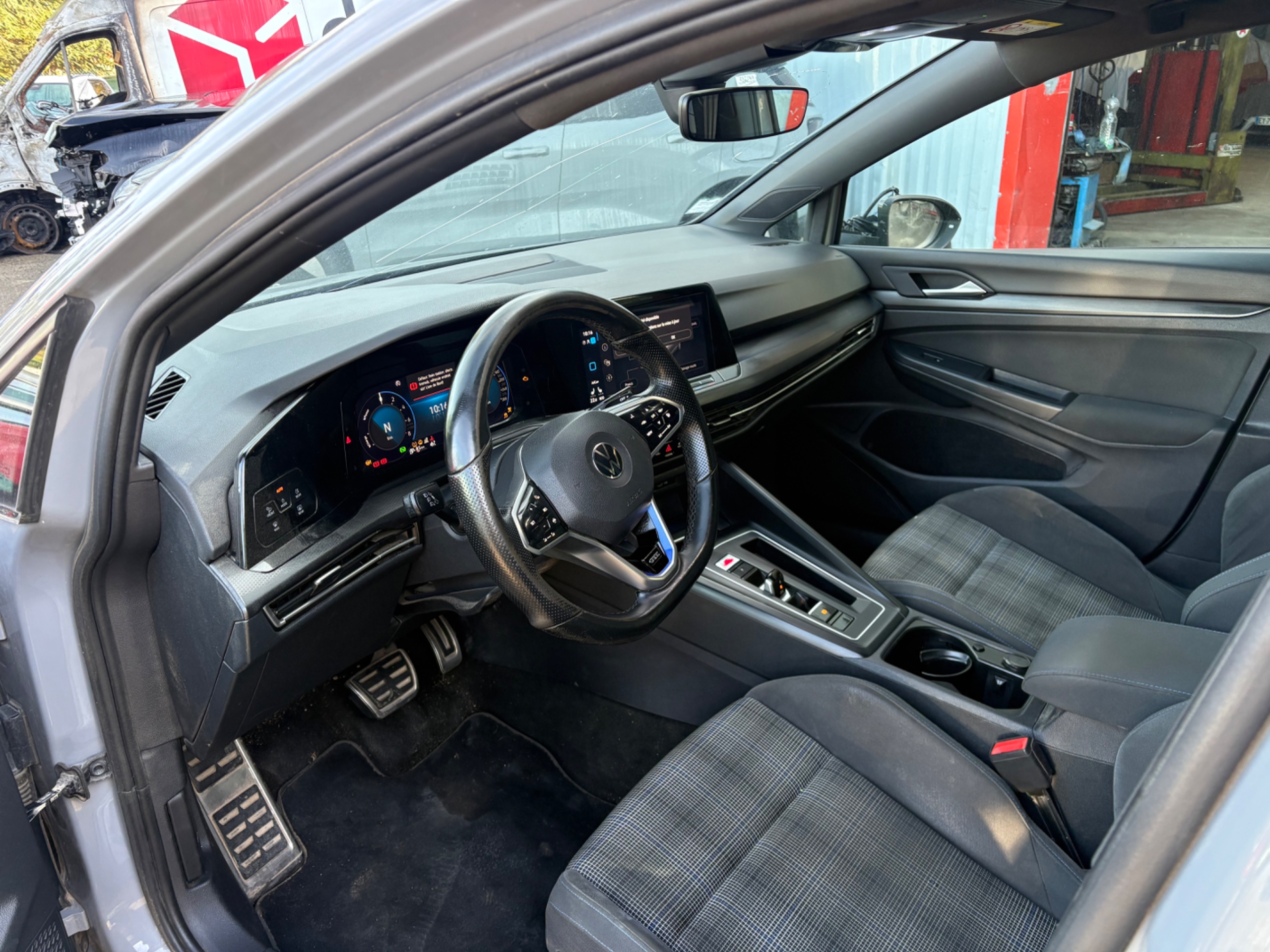 Volkswagen Golf — Photo 11