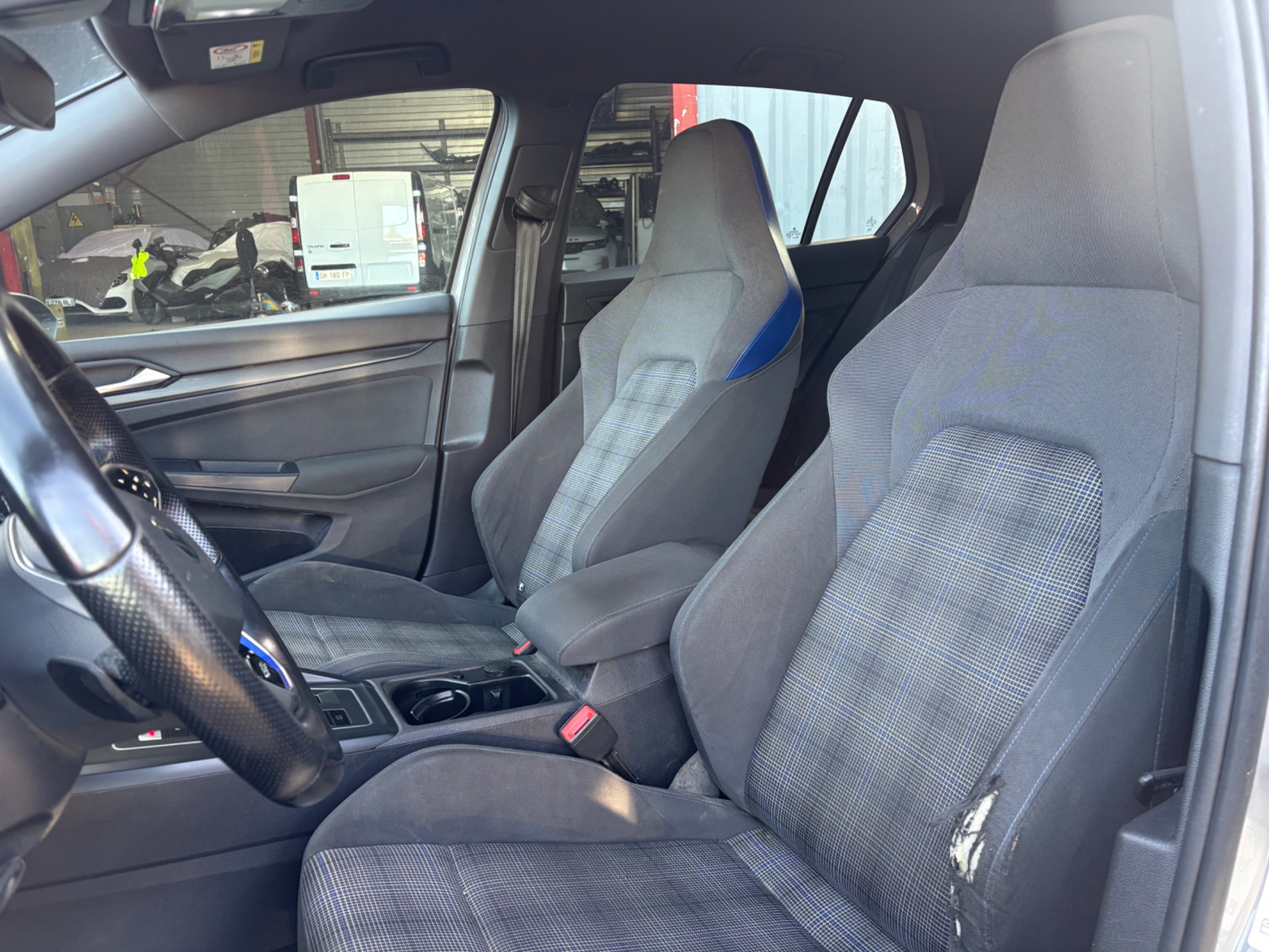 Volkswagen Golf — Photo 12